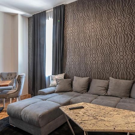 Luxury Vitosha Apartment Sofia Bagian luar foto