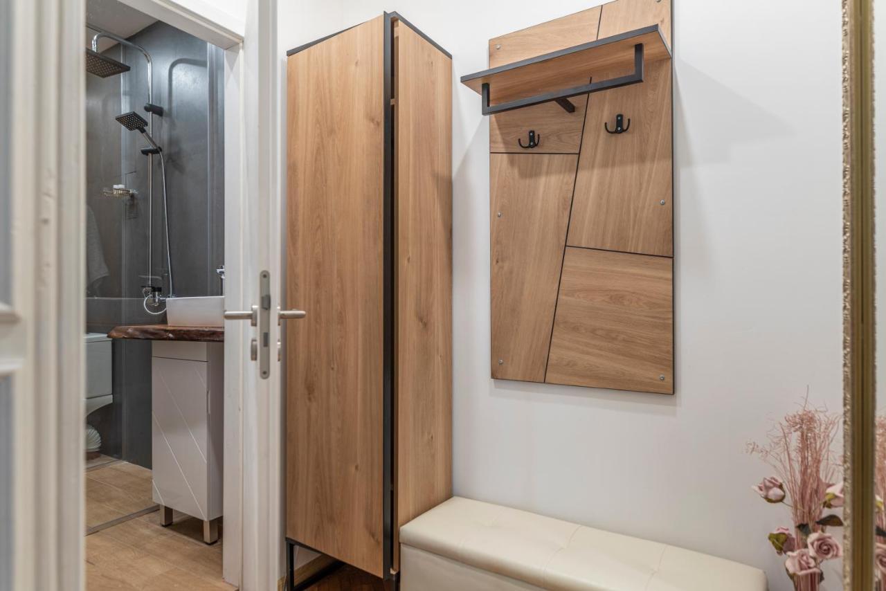 Luxury Vitosha Apartment Sofia Bagian luar foto