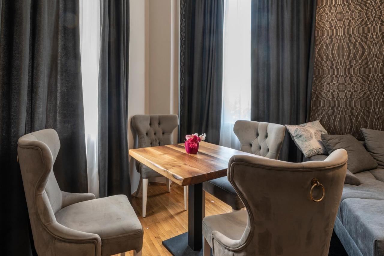 Luxury Vitosha Apartment Sofia Bagian luar foto
