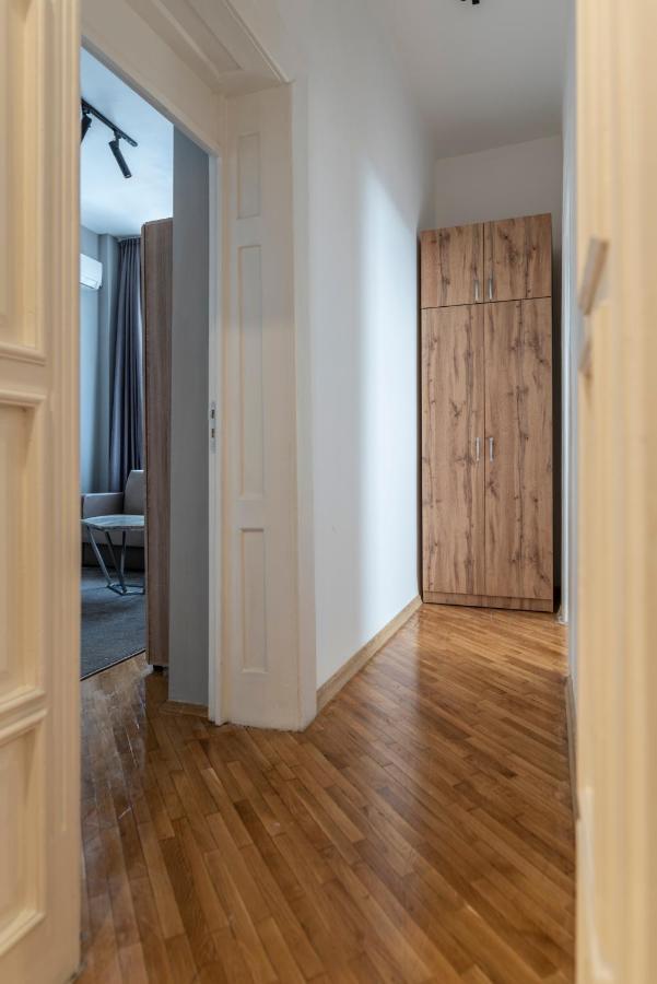 Luxury Vitosha Apartment Sofia Bagian luar foto