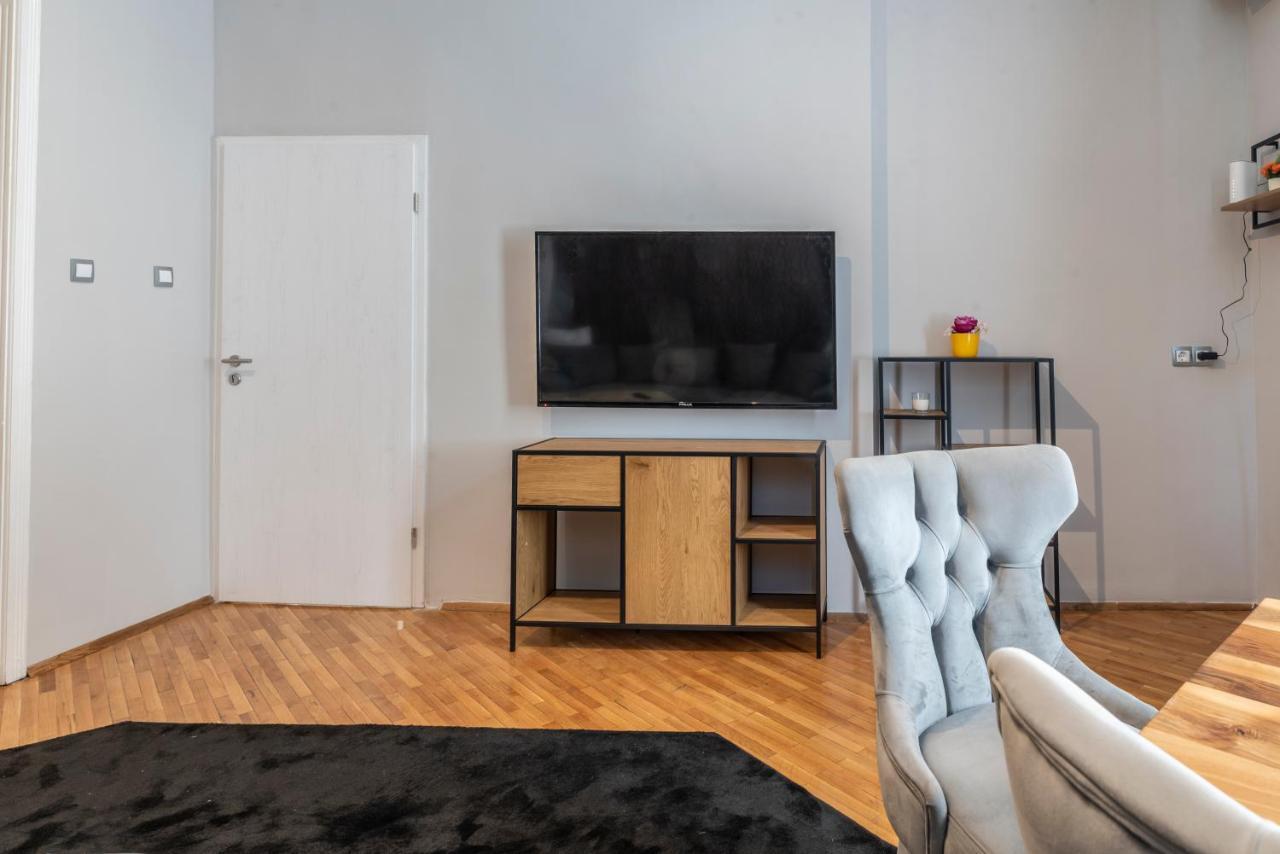 Luxury Vitosha Apartment Sofia Bagian luar foto